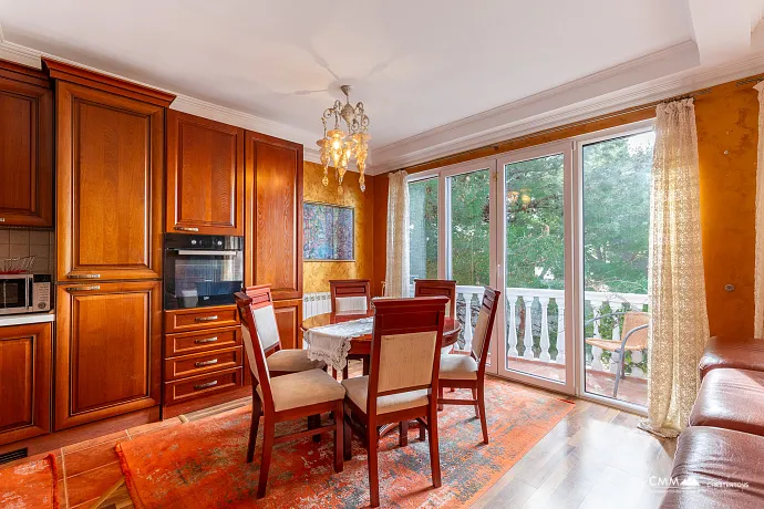 Dreistöckiges Einfamilienhaus in Susanj