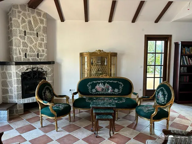 Prächtige Villa mit Kamin in erster Reihe mit Blick auf die Bucht von Kotor