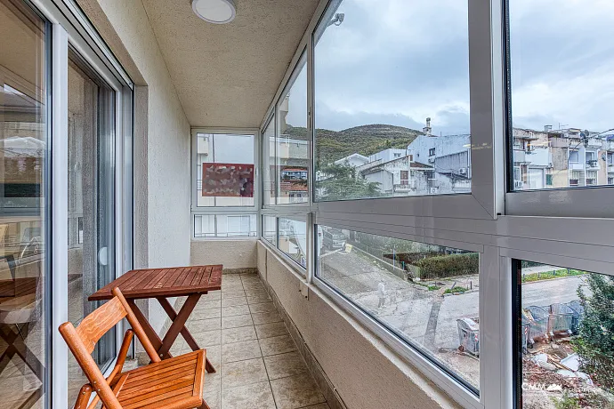 Wohnung mit 2 Schlafzimmern in Bečići