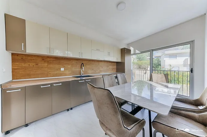 Moderne Villa mit 4 Schlafzimmern und Pool zum Verkauf in Dobre Vode