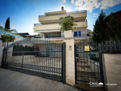 Haus mit Pool in Krasici