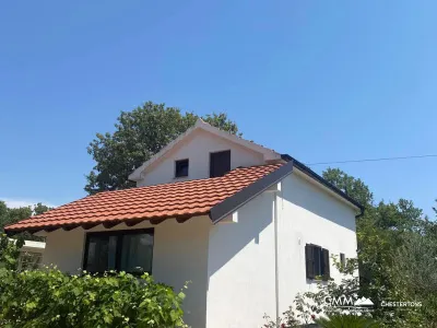 Haus in einer ruhigen Nachbarschaft von Krimovica