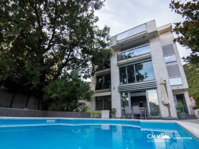 Luxusvilla mit Pool in Budva