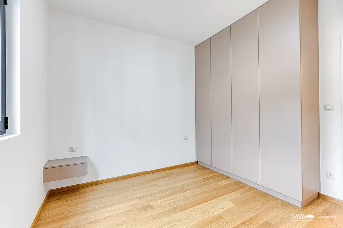 Luxuriöse Zweizimmerwohnung in Bečići – Panoramablick auf Sveti Stefan