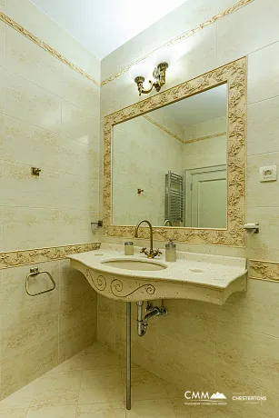 Eleganz und Gelassenheit in einer luxuriösen Villa mit Panoramablick auf das Meer.