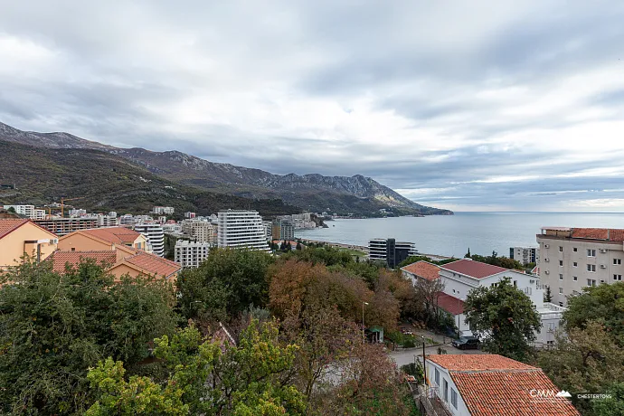 Luxuriöse Zweizimmerwohnung in Bečići – Panoramablick auf Sveti Stefan