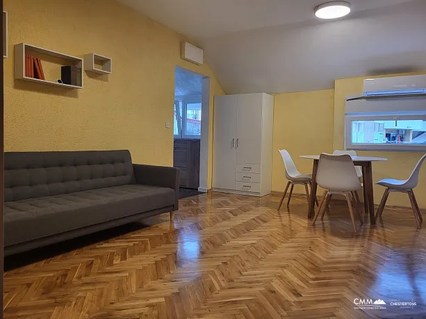 Zweizimmerwohnung in Budva, 60 m², Top-Lage nahe dem Strand