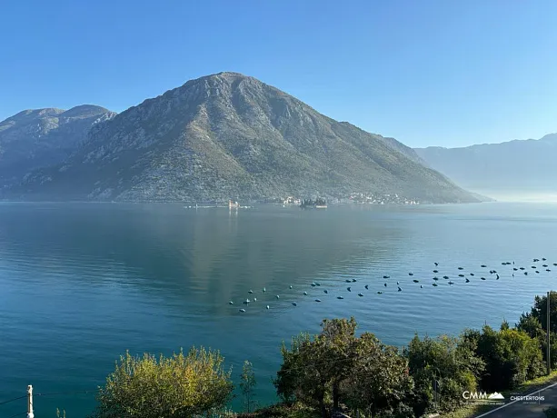 Prächtige Villa mit Kamin in erster Reihe mit Blick auf die Bucht von Kotor