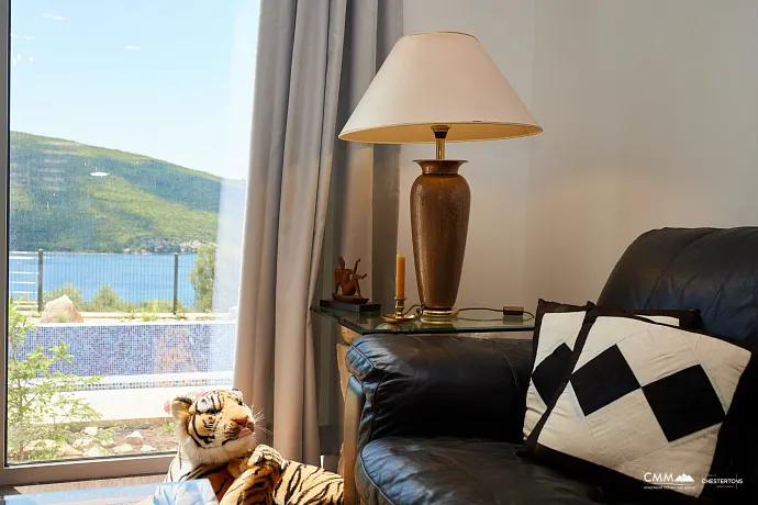 Geräumiges Haus in Kumbor mit einer Gesamtfläche von 335 m²