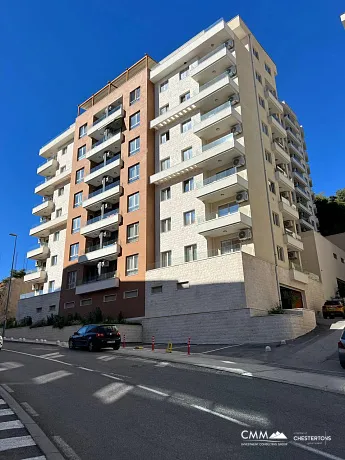 Wohnung in einem Neubau in Becici, 200 Meter vom Meer entfernt