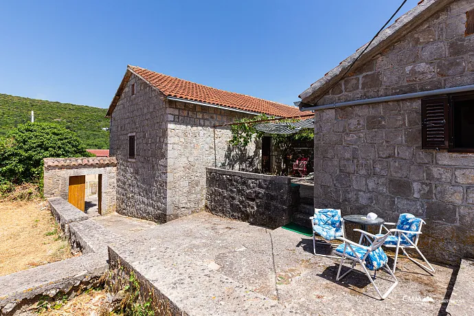 Steinhaus 105 m² mit Grundstück 2100 m² in Glavatičići