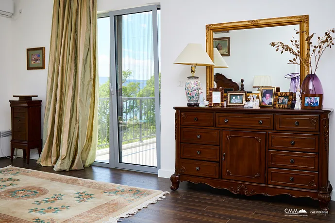 Geräumiges Haus in Kumbor mit einer Gesamtfläche von 335 m²