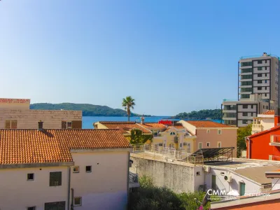 Atemberaubende Wohnung direkt am Meer in Rafailovici