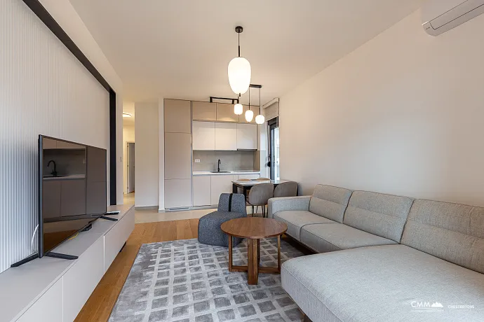 Luxuriöse Zweizimmerwohnung in Bečići – Panoramablick auf Sveti Stefan