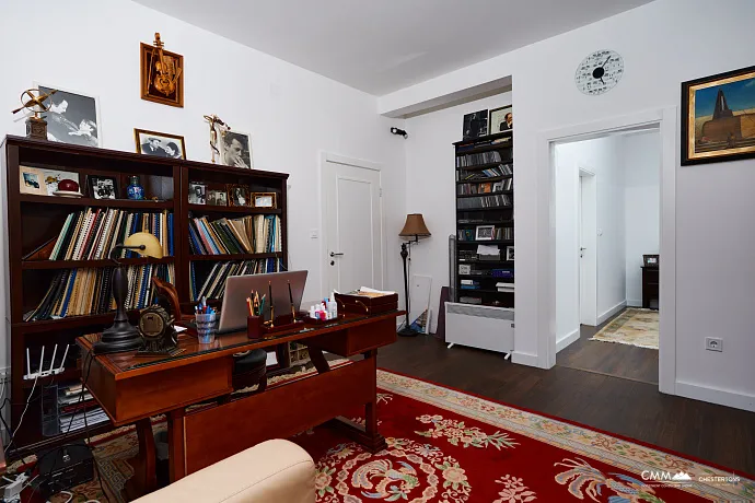 Geräumiges Haus in Kumbor mit einer Gesamtfläche von 335 m²