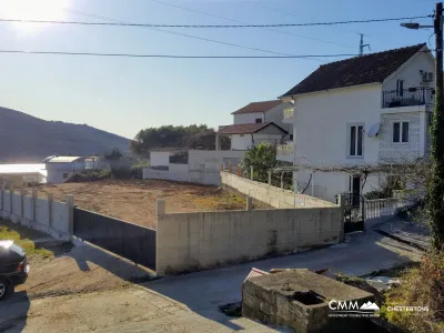 Grundstück mit Meerblick in Kumbor