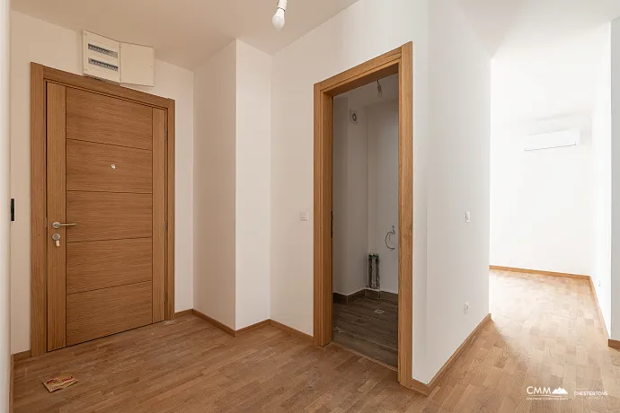 Geräumige 64 m² Wohnung in Bečići mit Meerblick