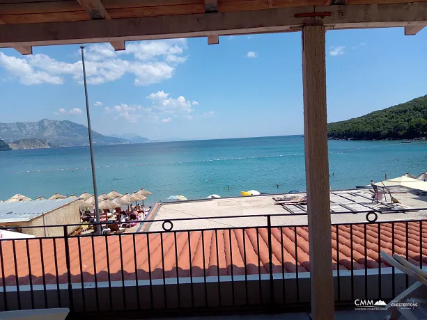 Mini Hotel auf Jaz 50 Meter vom Meer entfernt