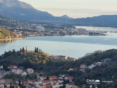 Grundstück in Herceg Novi mit genehmigtem Projekt