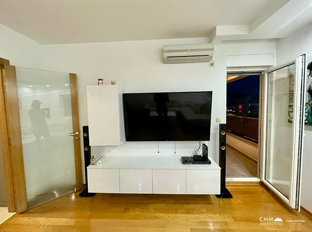 Geräumige Zwei-Zimmer-Wohnung mit Meerblick