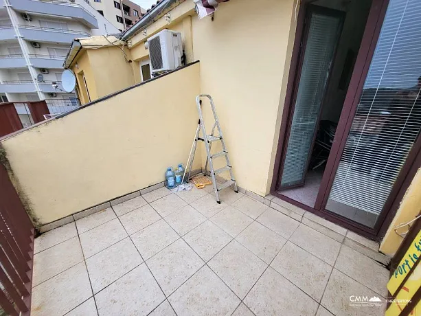 Ein-Zimmer-Wohnung mit Meerblick in Becici