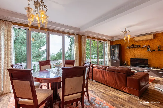 Dreistöckiges Einfamilienhaus in Susanj