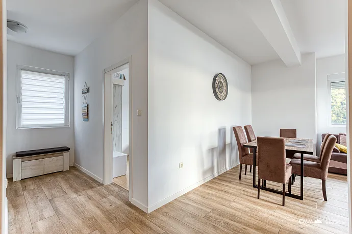 Helle und komfortable Wohnung von 65 m² in Rafailovići