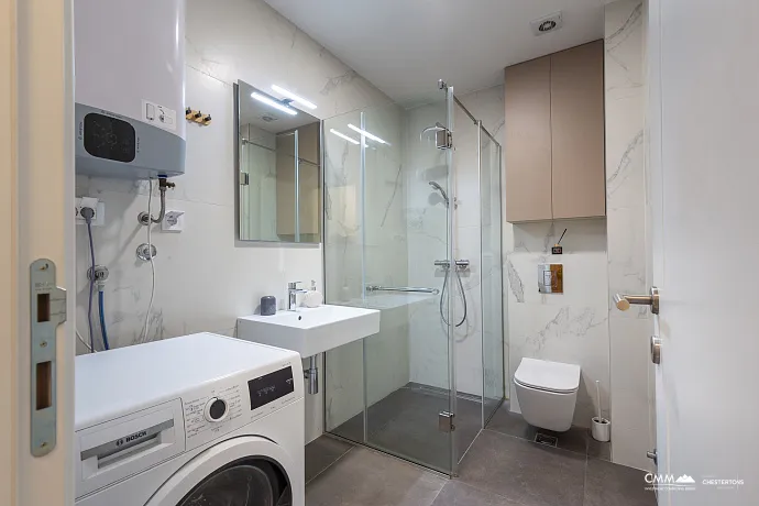 Luxuriöse Zweizimmerwohnung in Bečići – Panoramablick auf Sveti Stefan