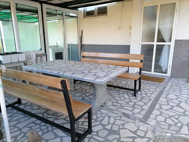 Zwei Häuser mit einem Grundstück