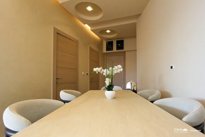 Zweizimmerwohnung in Budva, 112 m²