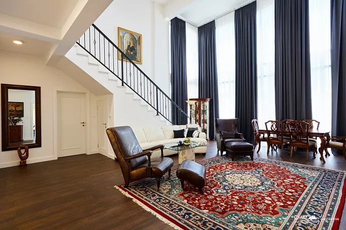 Geräumiges Haus in Kumbor mit einer Gesamtfläche von 335 m²