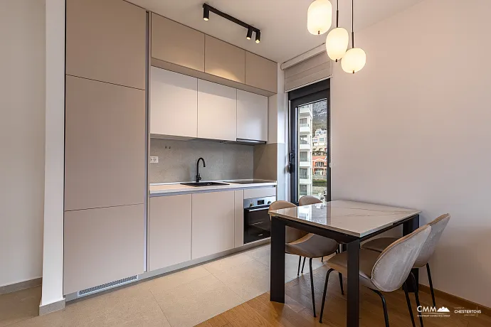 Luxuriöse Zweizimmerwohnung in Bečići – Panoramablick auf Sveti Stefan