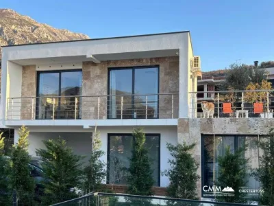 Moderne Villa mit atemberaubendem Meerblick in Bar