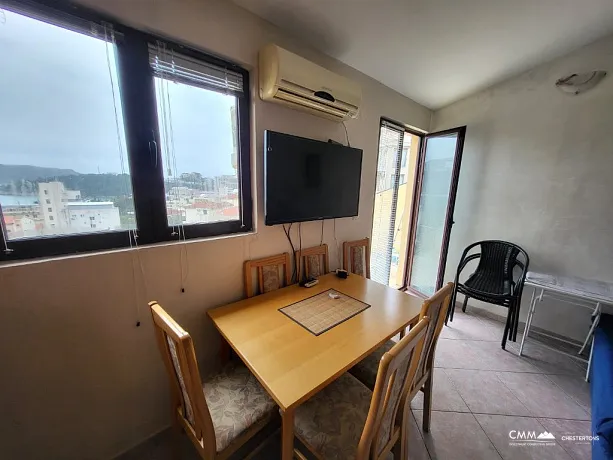 Ein-Zimmer-Wohnung mit Meerblick in Becici