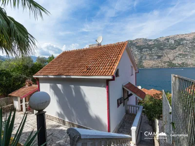 Haus nur 50 Meter vom Meer entfernt – Stoliv