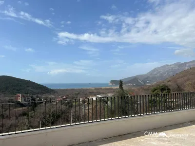 Neue Villa mit Panoramablick auf das Meer in Buljarica
