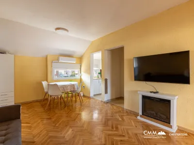 Zweizimmerwohnung in Budva, 60 m², Top-Lage nahe dem Strand