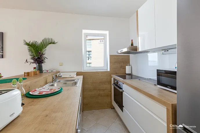 Geräumige Duplex-Wohnung mit Meerblick in Sveti Stefan
