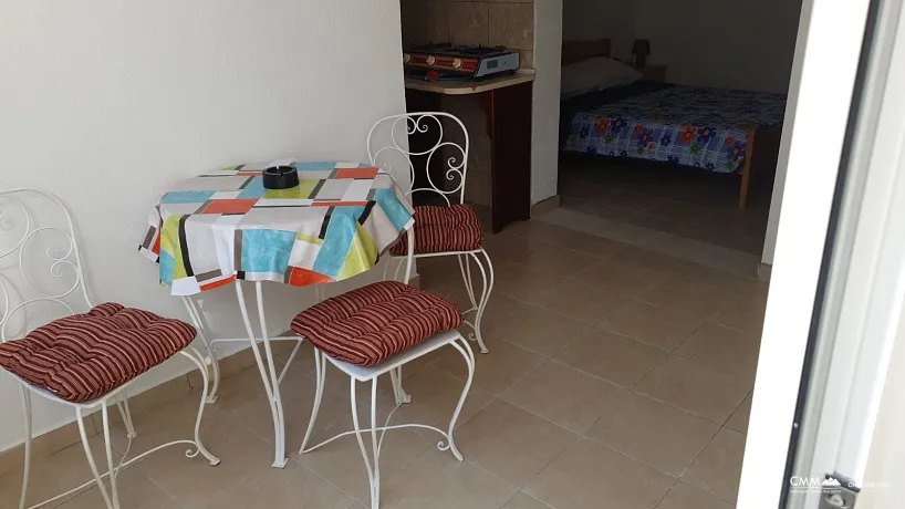 Stadthaus mit 4 Wohnungen in Sutomore