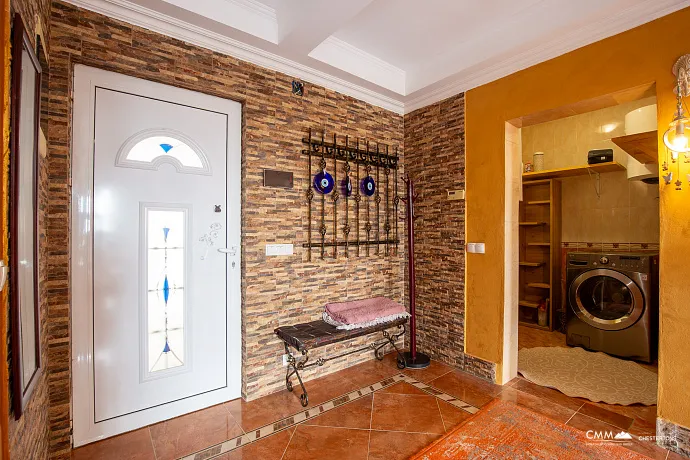 Dreistöckiges Einfamilienhaus in Susanj