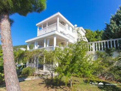 Luxusvilla mit Panoramablick auf das Meer in Bar, Green Belt