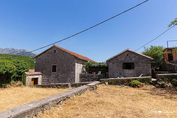 Steinhaus 105 m² mit Grundstück 2100 m² in Glavatičići