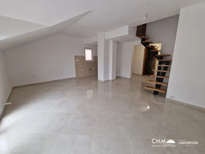 Maisonette-Wohnung mit drei Schlafzimmern in Igalo mit Meerblick