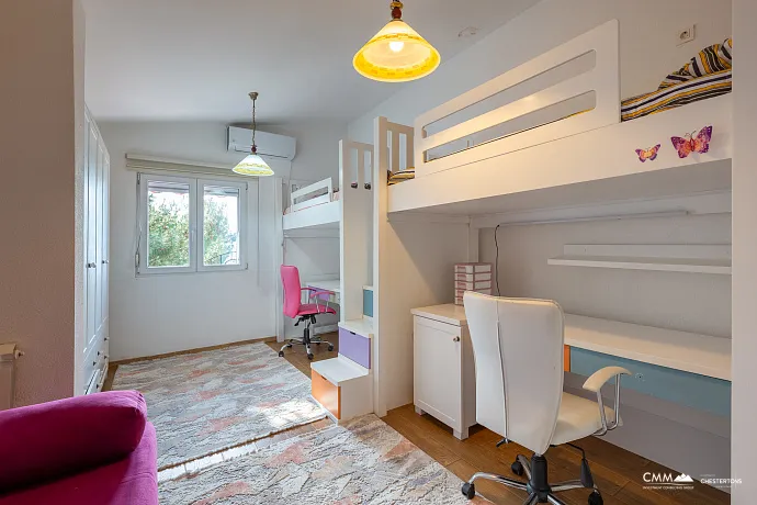 Dreistöckiges Einfamilienhaus in Susanj