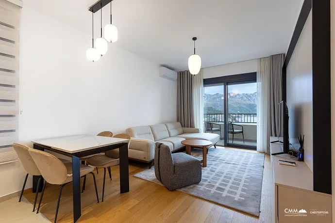 Luxuriöse Zweizimmerwohnung in Bečići – Panoramablick auf Sveti Stefan