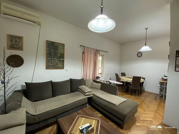 Zweistöckiges Haus zum Verkauf in einem ruhigen Teil von Šušanj
