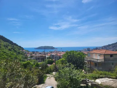 Haus in Budva mit Panoramablick auf das Meer und die Stadt