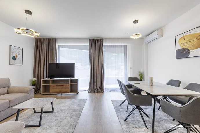 Wohnung im 1 Stock, 81 m², mit 2 Schlafzimmern und 2 Badezimmern