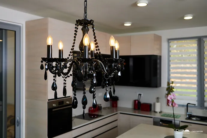 Geräumiges Haus in Kumbor mit einer Gesamtfläche von 335 m²