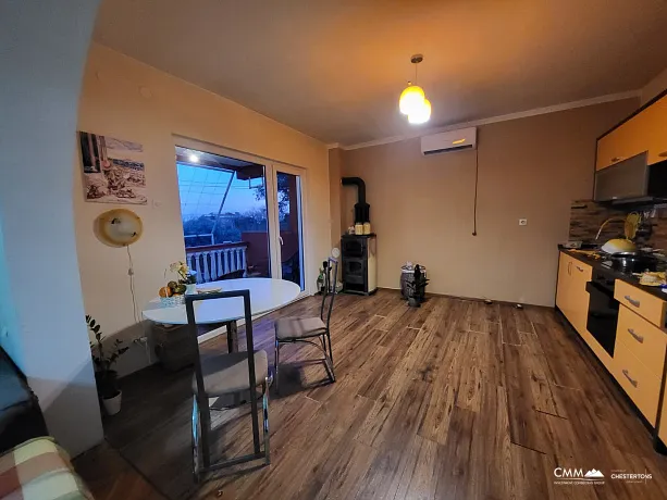 Dreistöckiges Haus mit Meerblick zu verkaufen